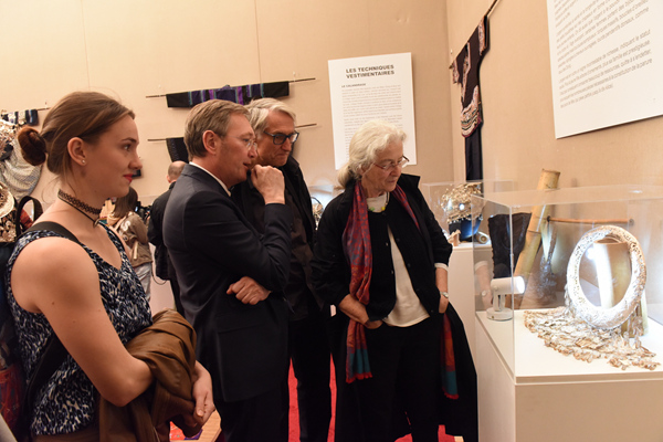 Chinese ethnic costumes on display in Paris