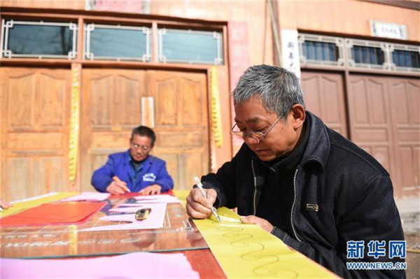 Artisans prepare paper dragons for coming festivals