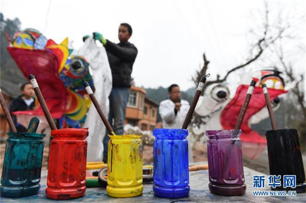 Artisans prepare paper dragons for coming festivals