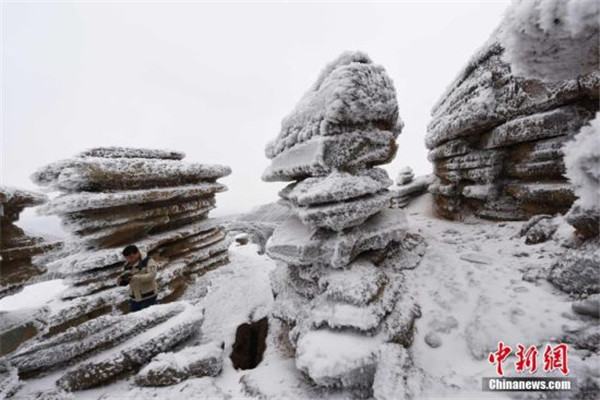 Red stones in Tongren turn white