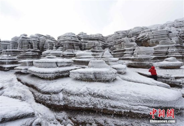 Red stones in Tongren turn white