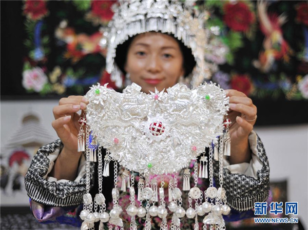 Guizhou exhibition showcases folk handicrafts