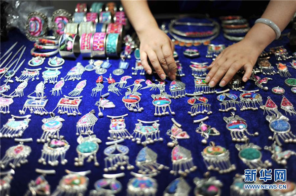 Guizhou exhibition showcases folk handicrafts