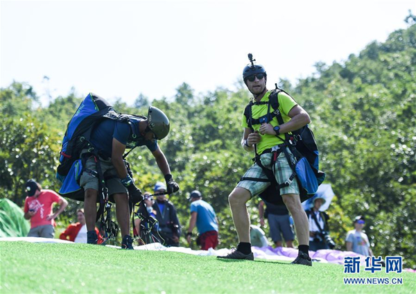 International paragliding tournament kicks off in Liupanshui