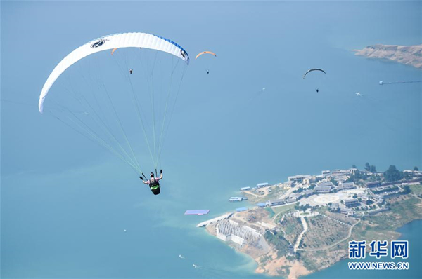 International paragliding tournament kicks off in Liupanshui