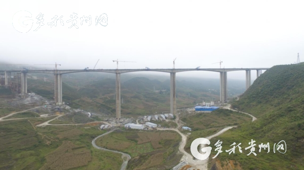 Lizigou Bridge nears completion in Guizhou