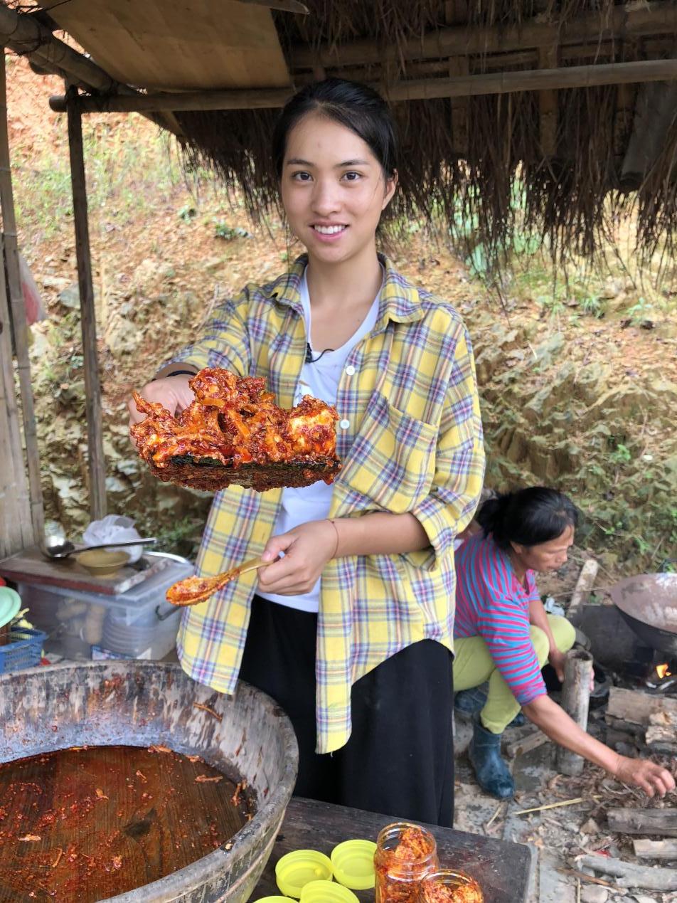 Grass-roots celebrity starts business in remote Guizhou