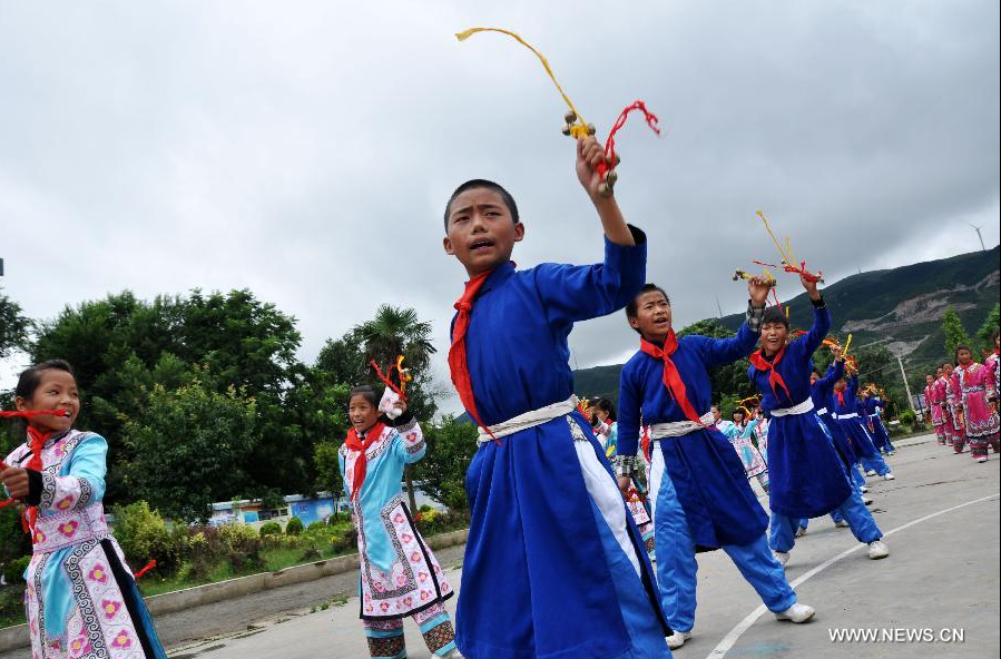 Pupils perform Yi bell dance to worship ancestors and gods