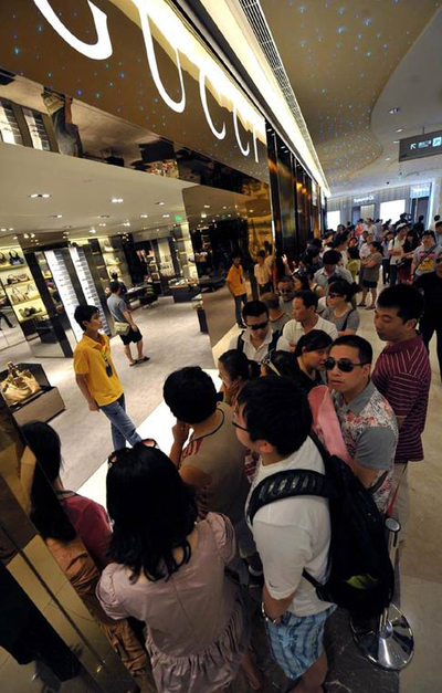 Hainan duty free gives shoppers a good deal