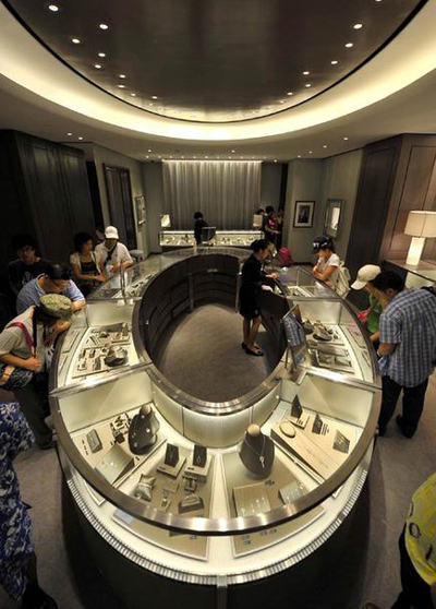 Hainan duty free gives shoppers a good deal