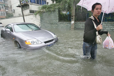 Typhoon Krosa causes havoc in Hangzhou