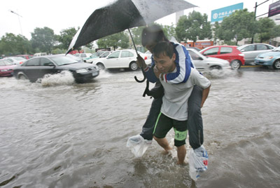 Typhoon Krosa causes havoc in Hangzhou