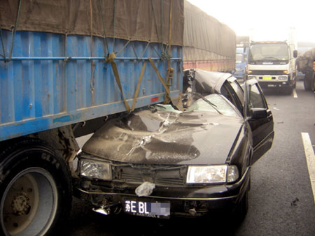 Freeway pile-up involves 33 vehicles