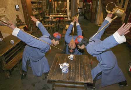 Tea pouring performance in Hangzhou