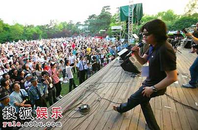 Outdoor music festival held along West Lake