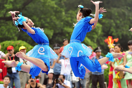 West Lake Int'l Carnival kicks off in Hangzhou