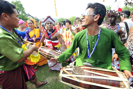 West Lake Int'l Carnival kicks off in Hangzhou