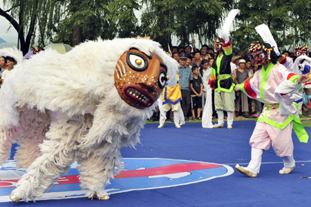 West Lake Int'l Carnival kicks off in Hangzhou