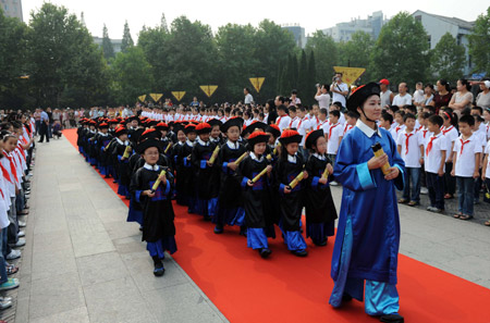 Traditional enrolling ceremony in E China