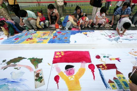 Thousand children take part in long scroll painting to celebrate 60th National Day