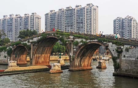 Changes of Gongchen Bridge in E China over years