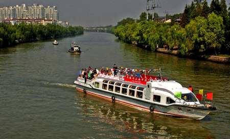 Changes of Gongchen Bridge in E China over years