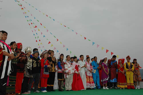 Ethnic group couples tie the knot in group ceremony