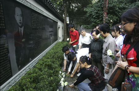 People mourn China's 'father of space technology'