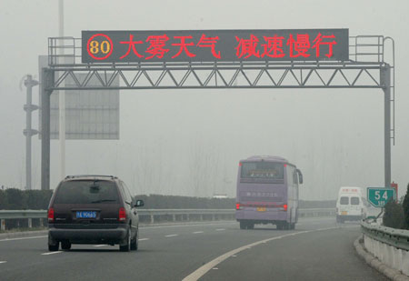 Thick fog disrupts traffic in central, eastern China