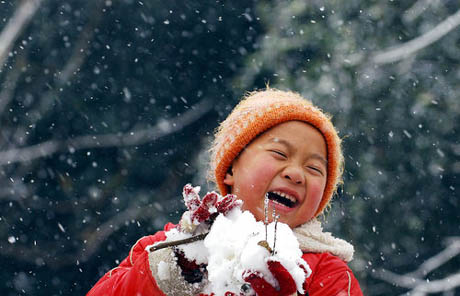 Hangzhou embraces first snow