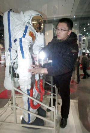 Exhibition featuring Shenzhou VII opens in E China province