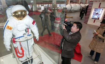 Exhibition featuring Shenzhou VII opens in E China province