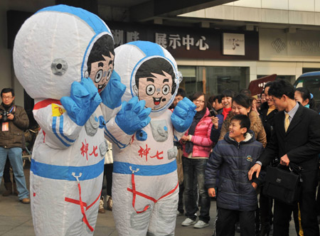 Astronautical exhibition continues to welcome visitors in E China