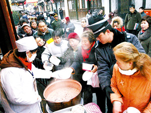 Free porridge on Laba Festival