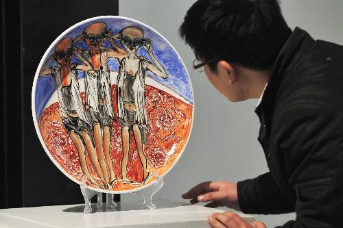 Attractive ceramic painting exhibition in E China