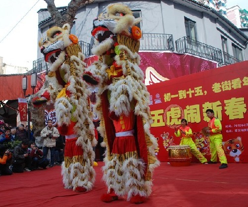 Tiger parade spreads happiness