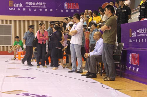 Derek Fisher witnesses romantic proposal in Hangzhou