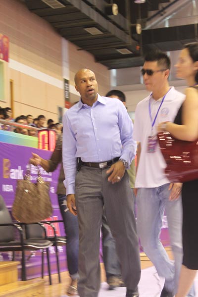 Derek Fisher witnesses romantic proposal in Hangzhou