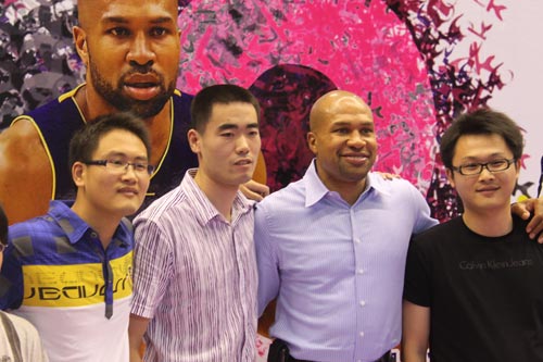 Derek Fisher witnesses romantic proposal in Hangzhou