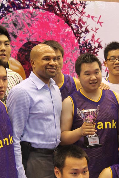 Derek Fisher witnesses romantic proposal in Hangzhou