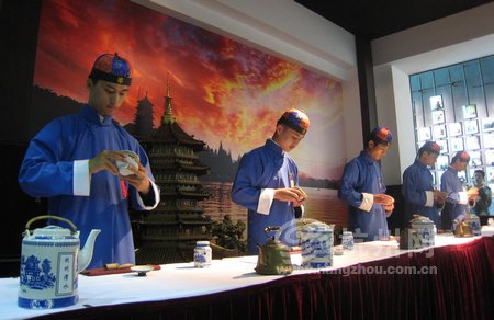 Longjing tea brewed by seawater in Hangzhou Pavilion attracts UN Pavilion commissioner-general