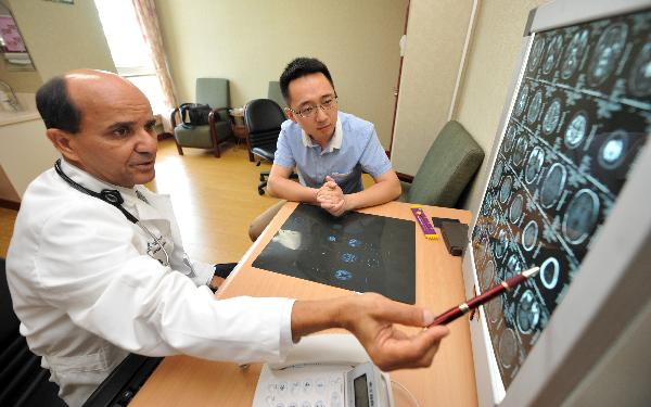 American general medical practitioner to train Chinese medical doctors