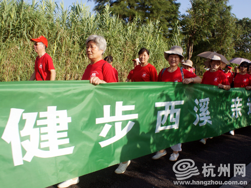 Some 50,000 gather to celebrate Chinese National Fitness Day in Hangzhou