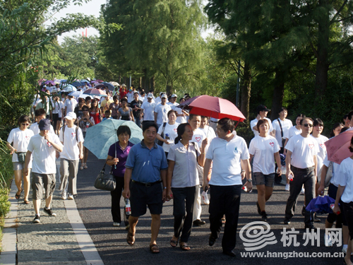 Some 50,000 gather to celebrate Chinese National Fitness Day in Hangzhou