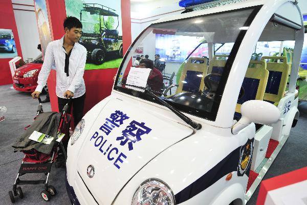 Exhibition of new energy vehicles opens in Hangzhou