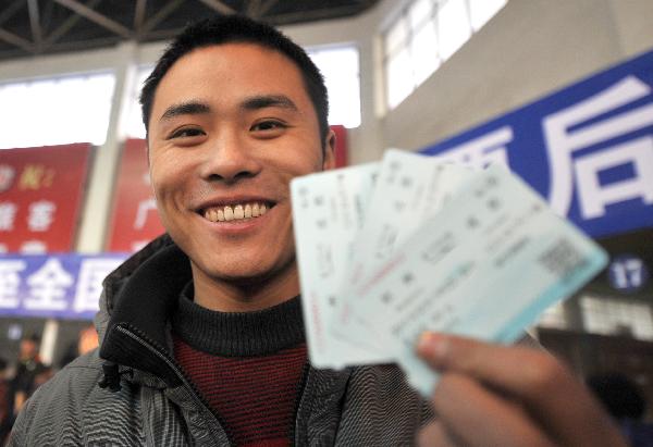 Temporary windows open to sell spring festival tickets in E. China