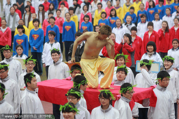 Students show off creativity in high school parade