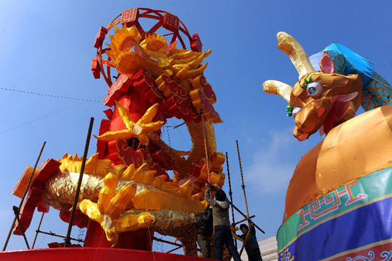 Dragon lanterns made to celebrate Lantern Festival in China's Hangzhou