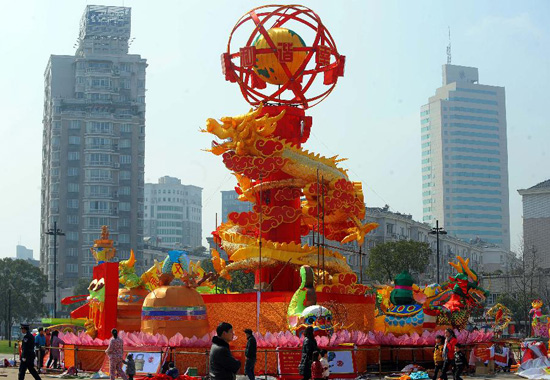 Dragon lanterns made to celebrate Lantern Festival in China's Hangzhou