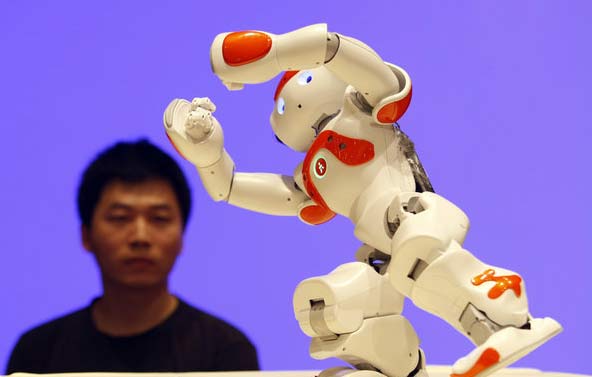 Robot shines in Hangzhou